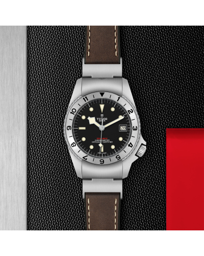 Tudor Black Bay P01 42 mm steel case, Brown leather strap (horloges)